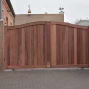 Dubbele poort realisatie Oostrozebeke