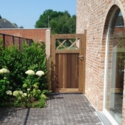 Enkele poort realisatie Waregem