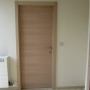 Vlakke fineerdeur realisatie